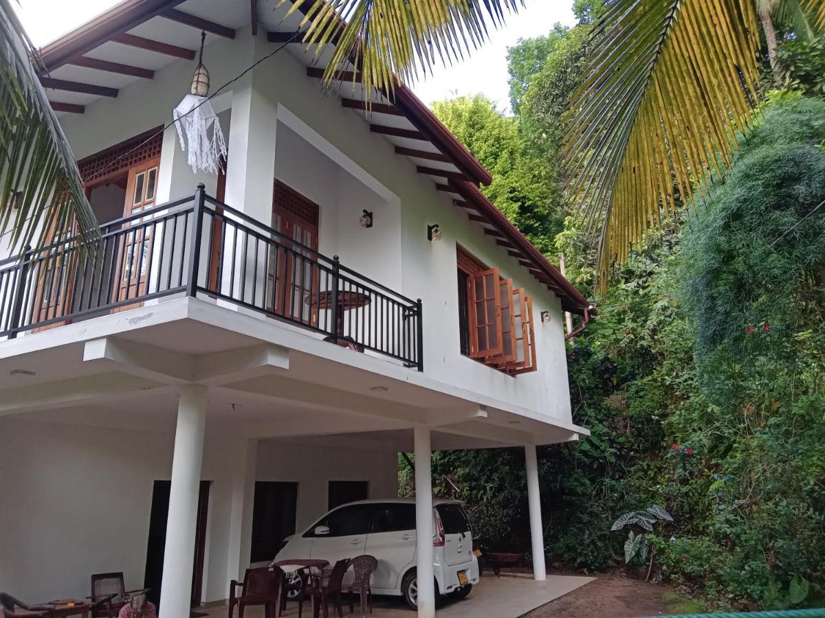 Jungle Village Homestay Pinnawala  Exterior foto